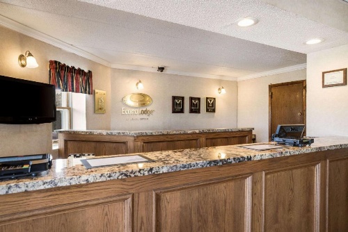 Econo Lodge Darien Lakes image 14