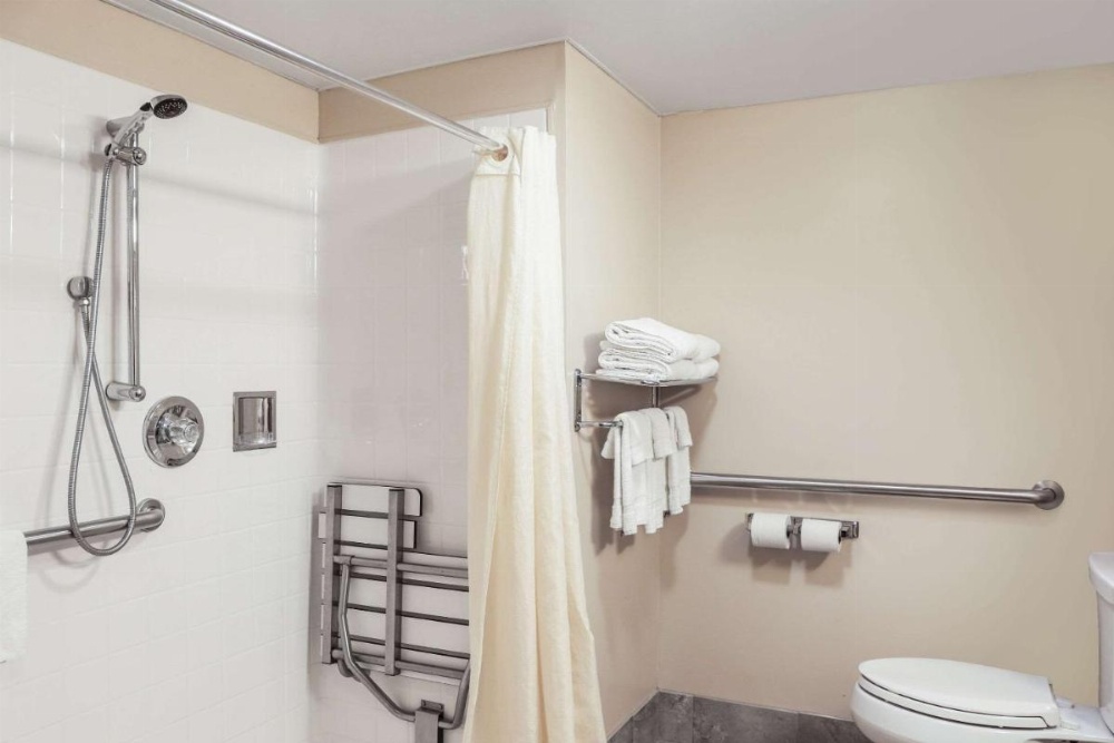 Room image 3