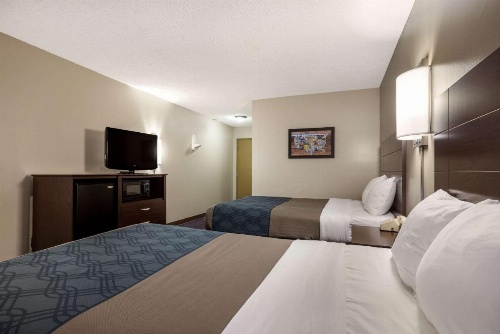 Econo Lodge Darien Lakes image 27