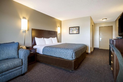 Econo Lodge Darien Lakes image 30