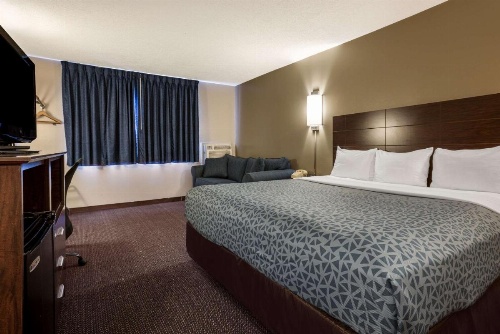 Econo Lodge Darien Lakes image 31